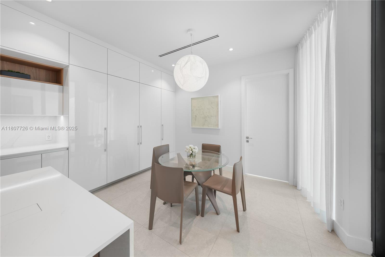 JUNELAND - Residential