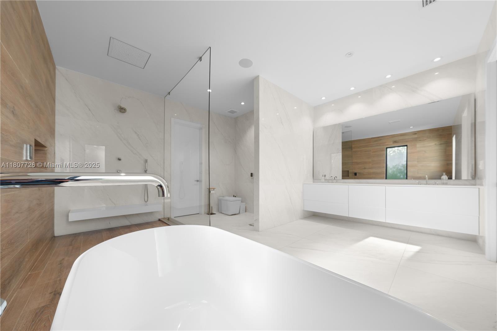 JUNELAND - Residential