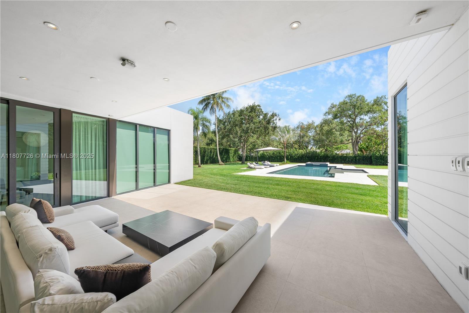 JUNELAND - Residential