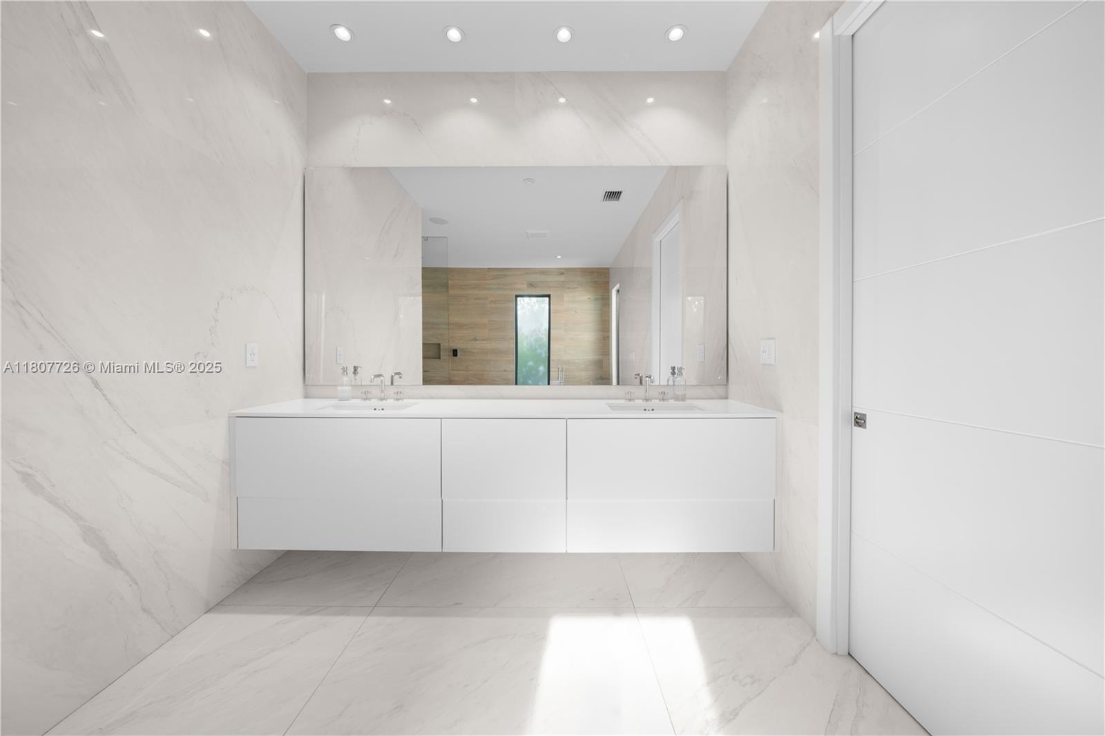 JUNELAND - Residential