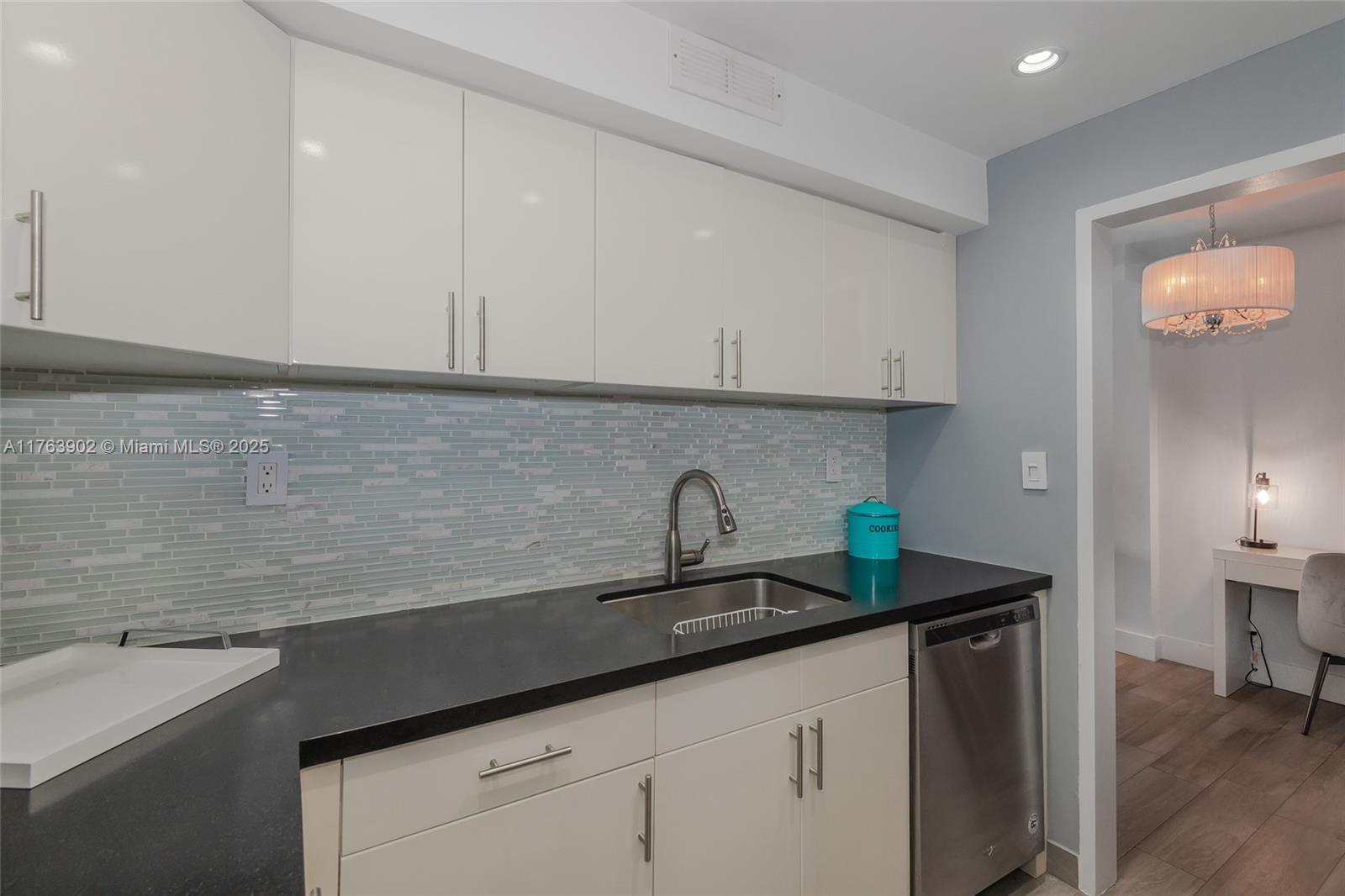 MIRADOR 1200 CONDO - Residential