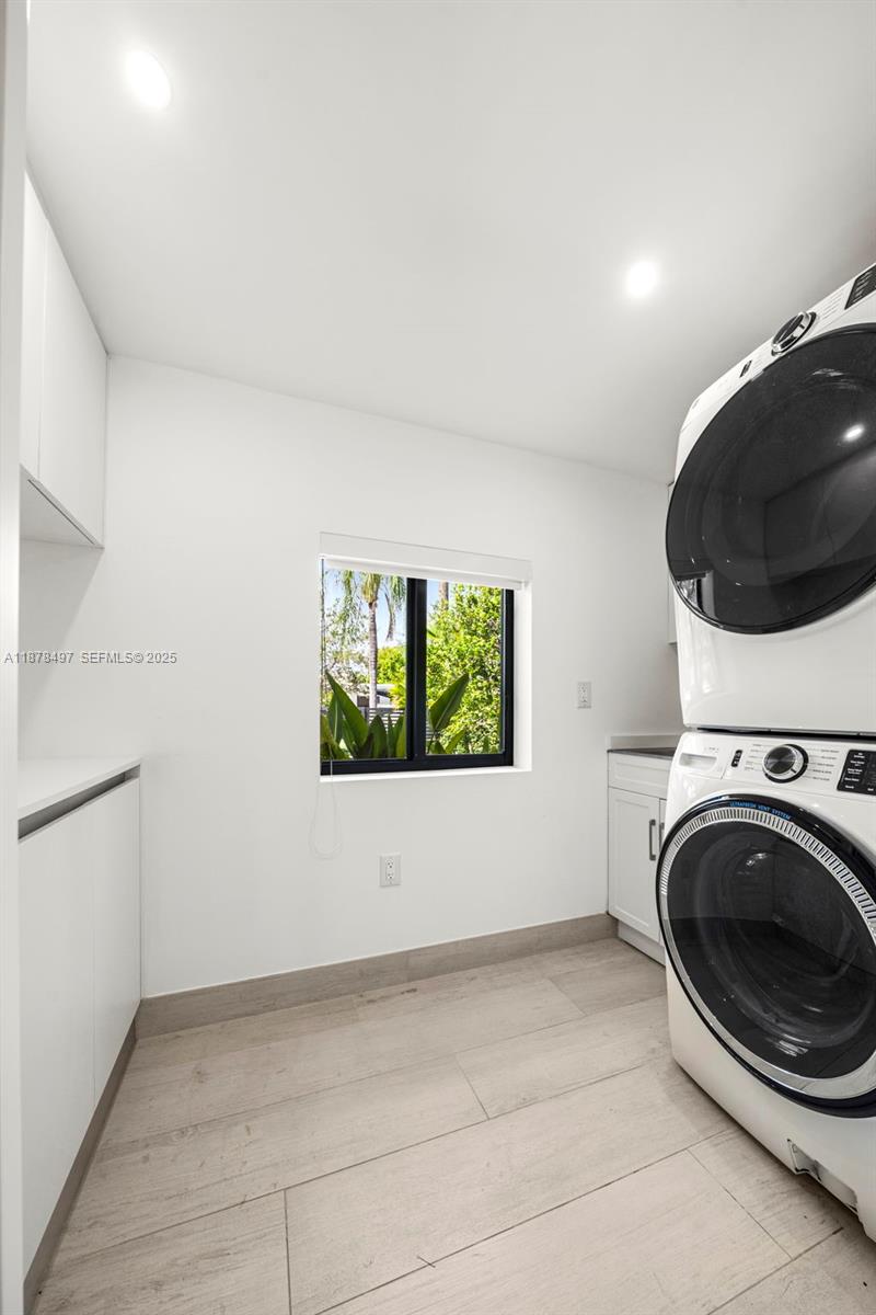 BISCAYNE POINT - Residential