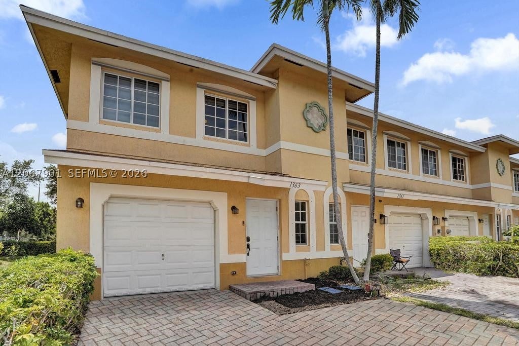 1363 Avon Ln