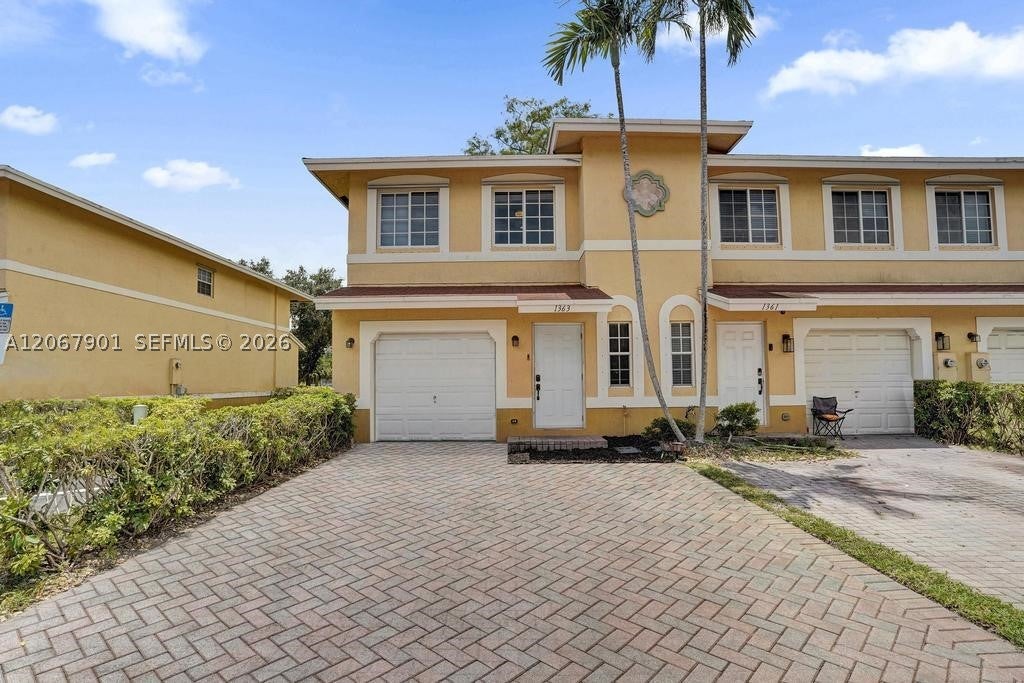 1363 Avon Ln