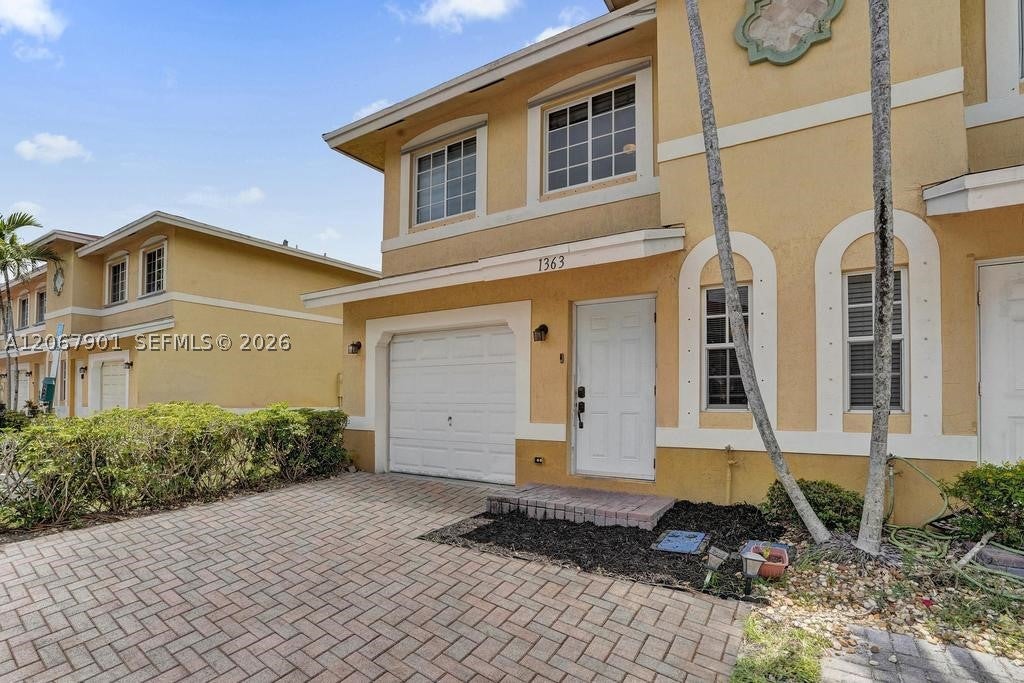 1363 Avon Ln