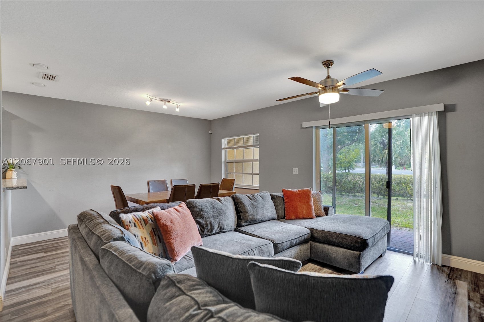 1363 Avon Ln