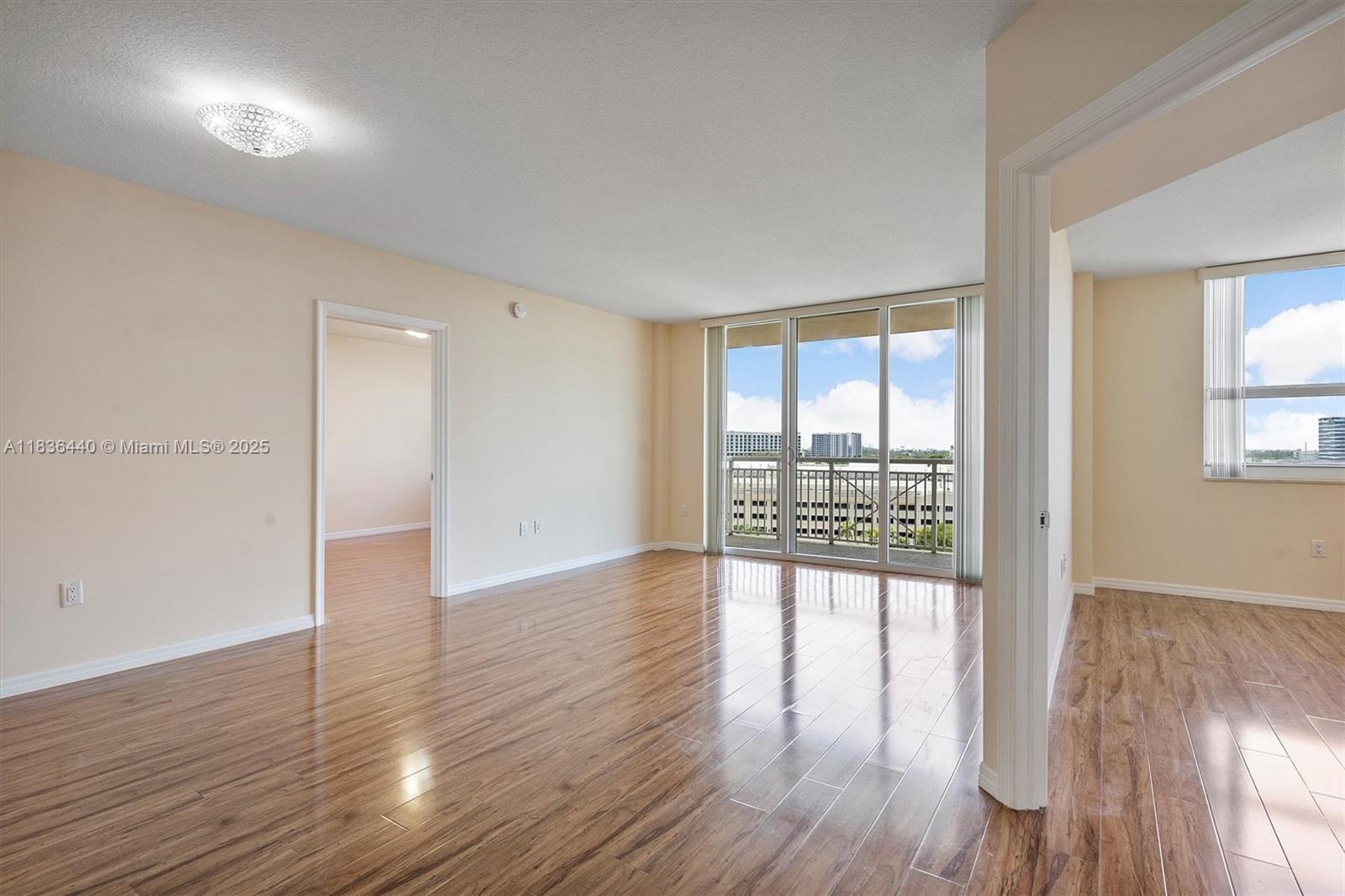 19501 W Country Club Dr 912, Aventura, FL, 33180/$399,000 3 19501 W Country Club Dr 912