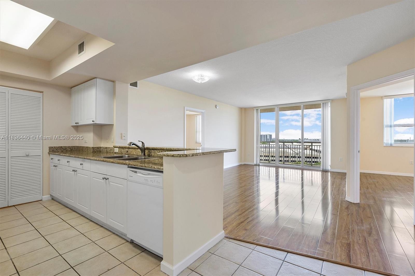 19501 W Country Club Dr 912, Aventura, FL, 33180/$399,000 1 19501 W Country Club Dr 912