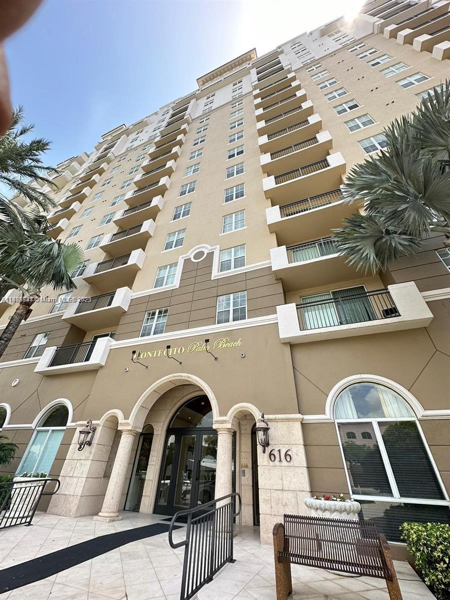 7th floor unit with nice view in the exclusive building Montecito. Close to I-95, beaches, Downtown, Clematis, and
Palm Beach Outlet. Tile Floors. Gated community. Pool and gym.