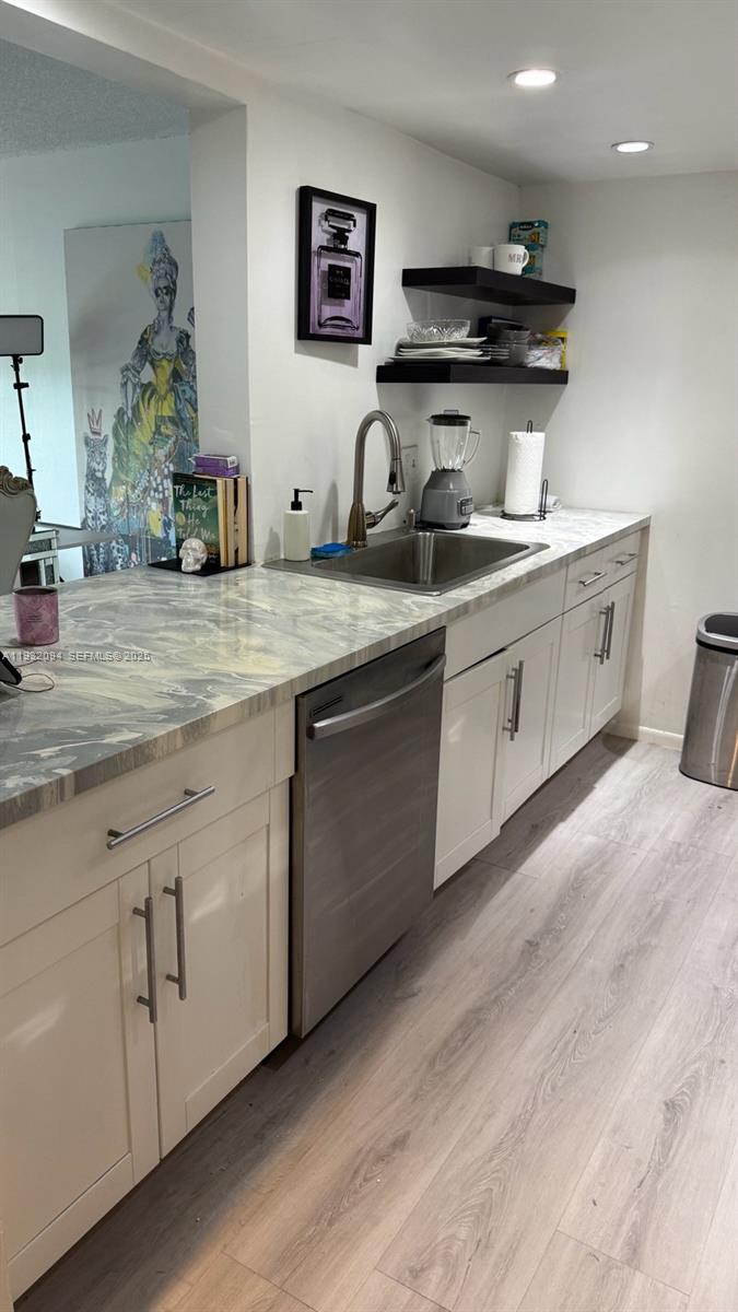 RIVER REACH CONDOMINIUM I - Residential Lease