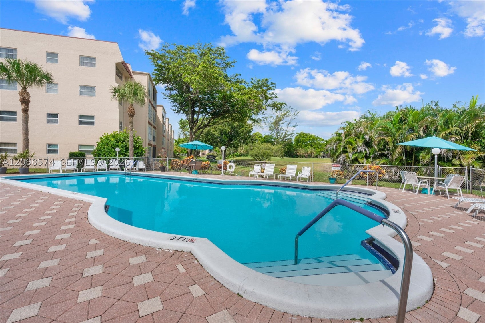 1040 Country Club Dr 208