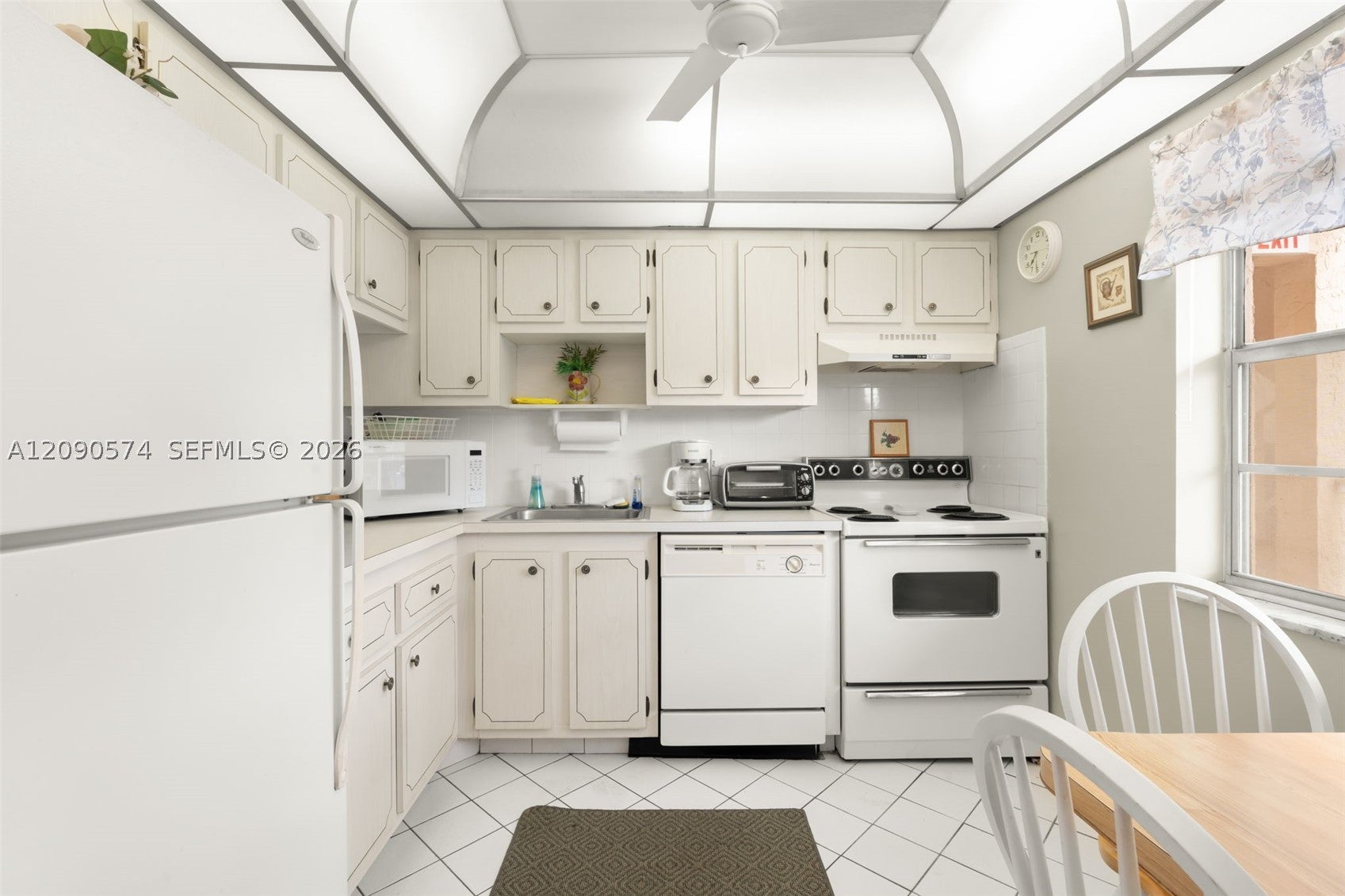 1040 Country Club Dr 208