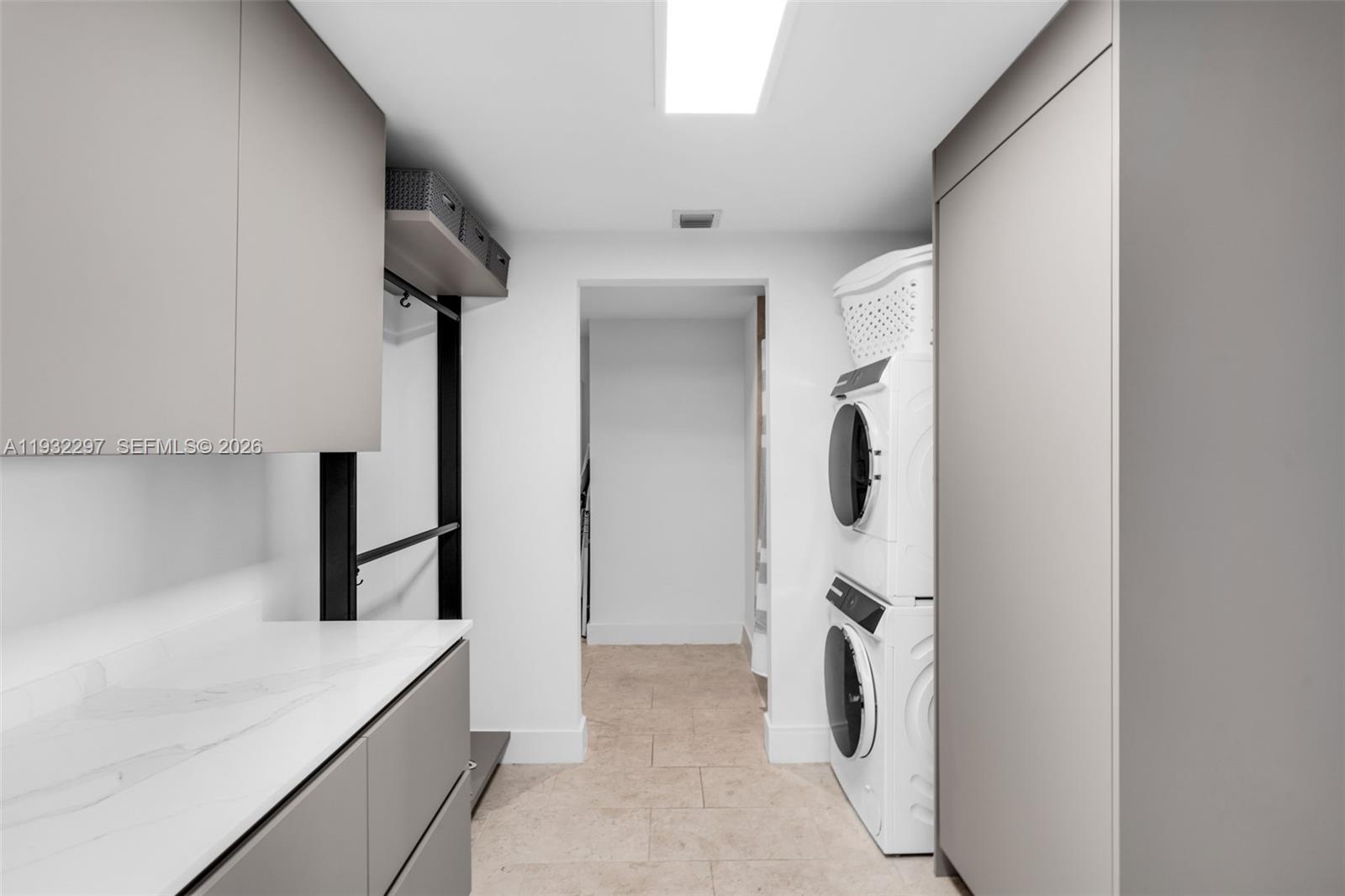 CLUB TOWER THREE CONDO - Residential