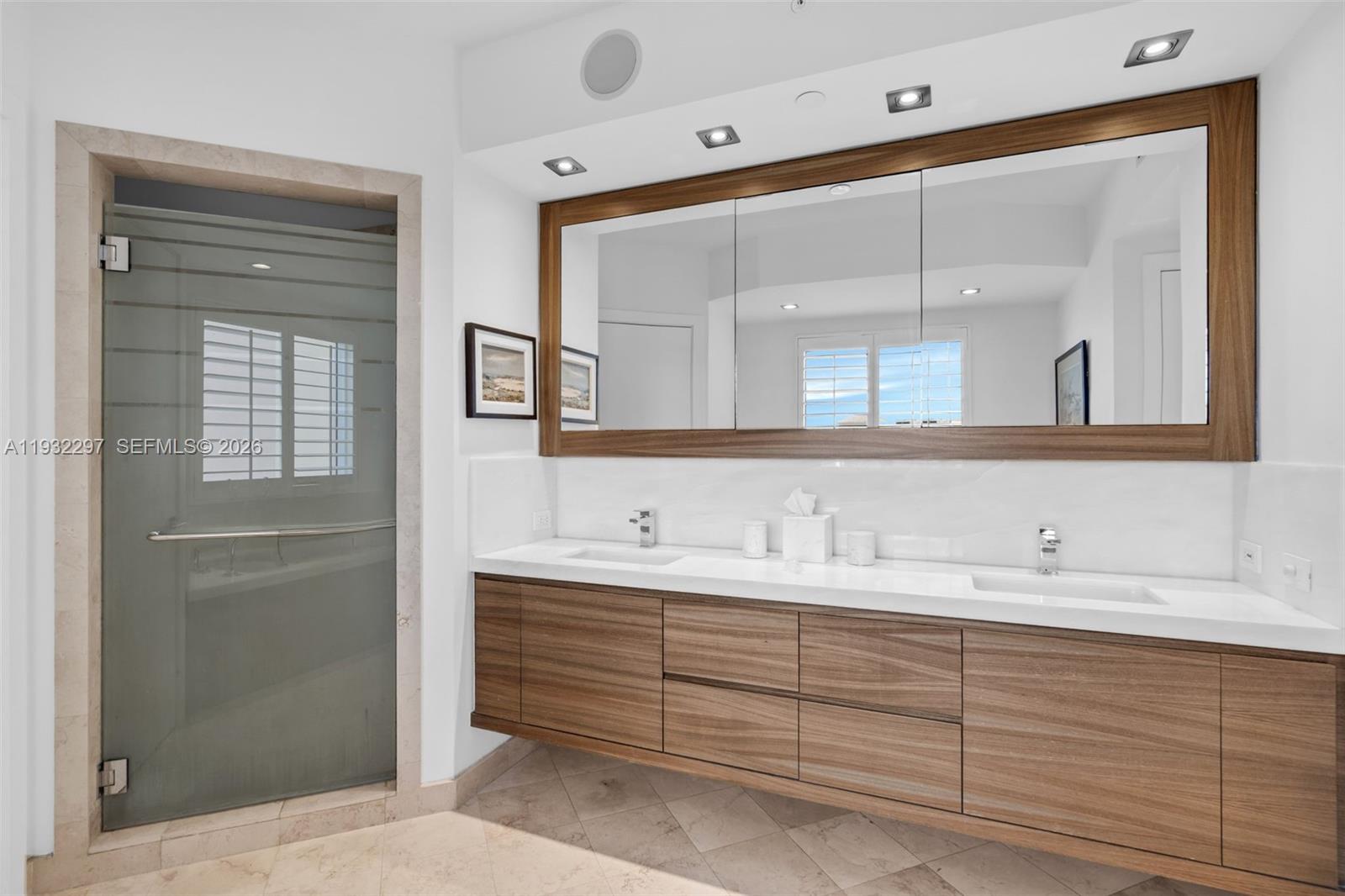 CLUB TOWER THREE CONDO - Residential