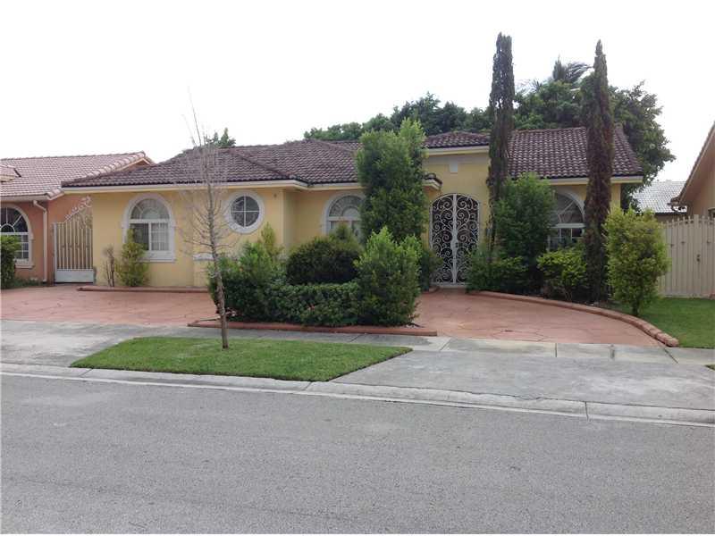 CENTRALLY LOCATED 3/2 HOME IN MIAMI LAKES. CLOSE TO MAJOR HIGHWAYS, SCHOOLS, RESTAURANTS, MALLS AND MUCH MORE.