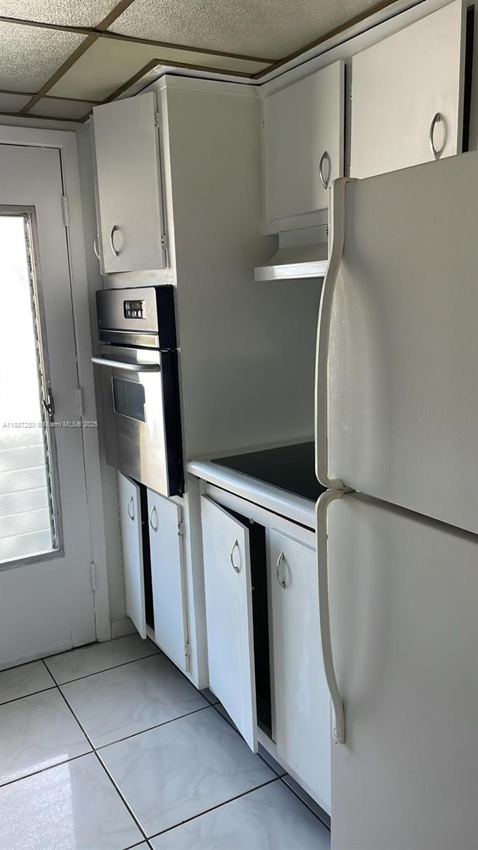 CASA-BISCAYNE CO-OP APTS - Residential Lease