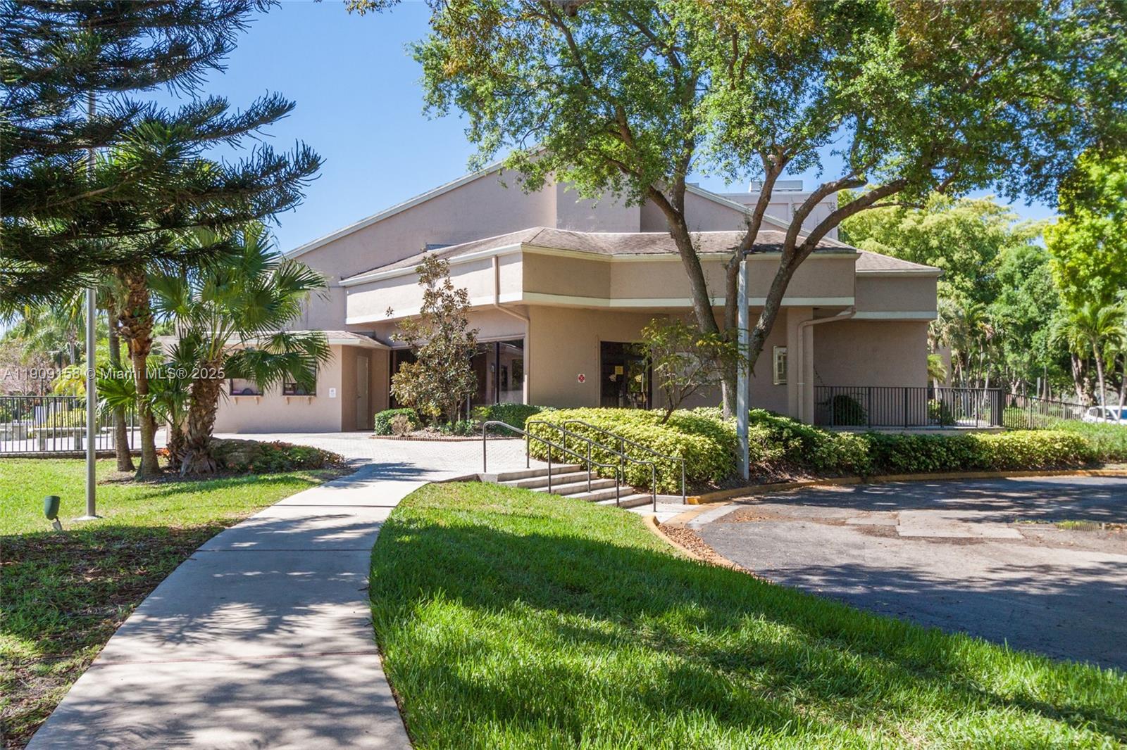 APPLEWOOD VILLAGE IV-E CO - Residential