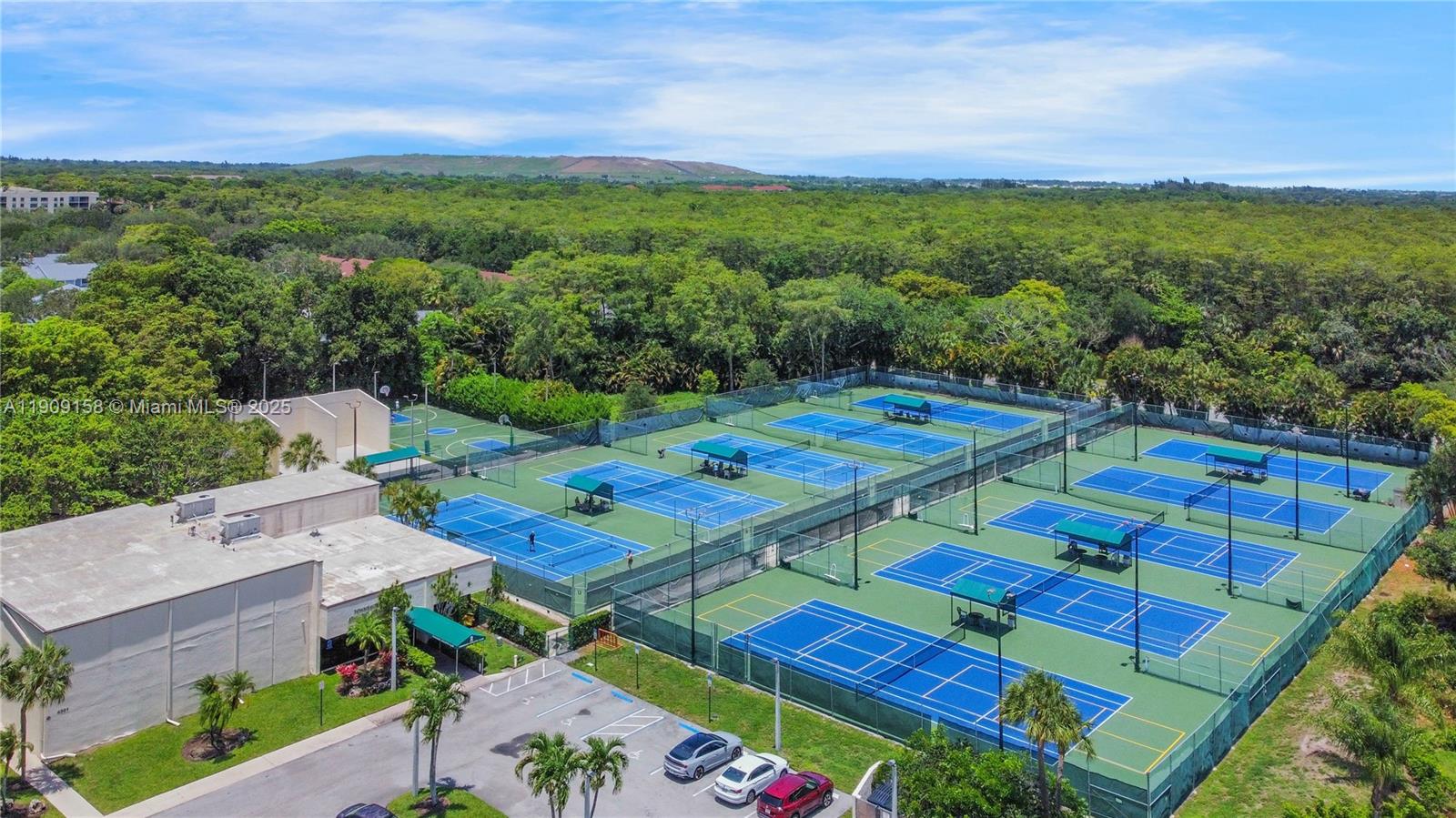 APPLEWOOD VILLAGE IV-E CO - Residential