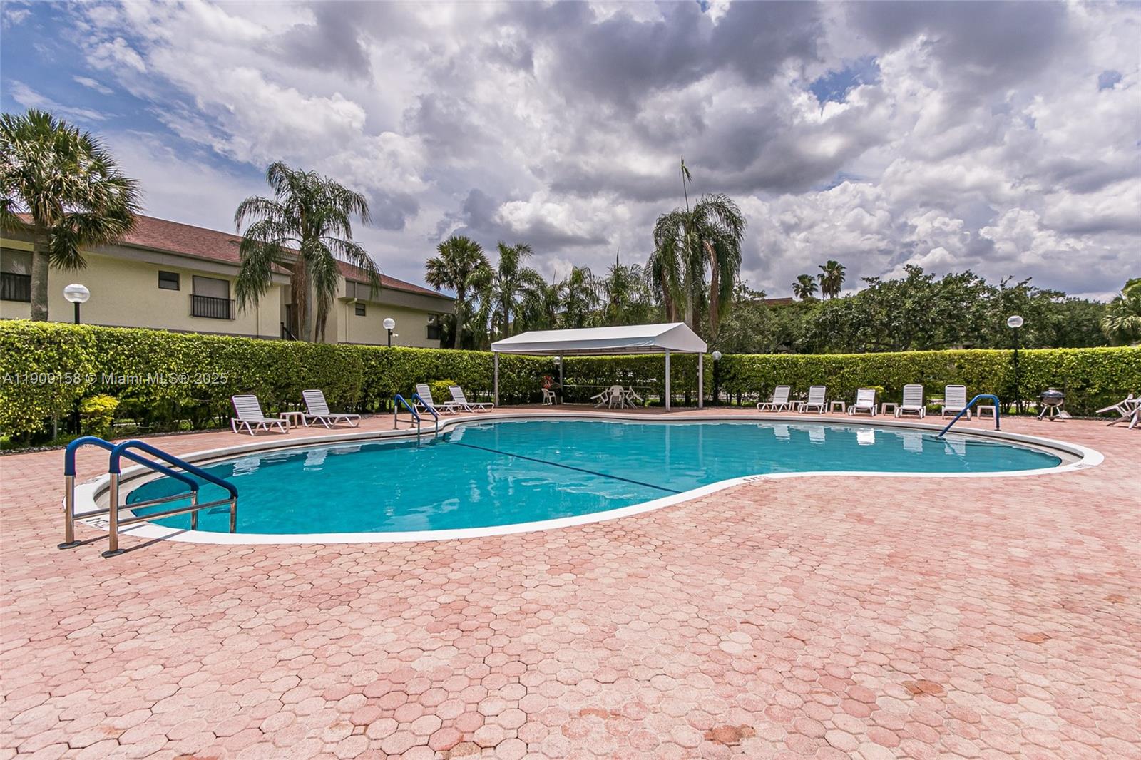 APPLEWOOD VILLAGE IV-E CO - Residential