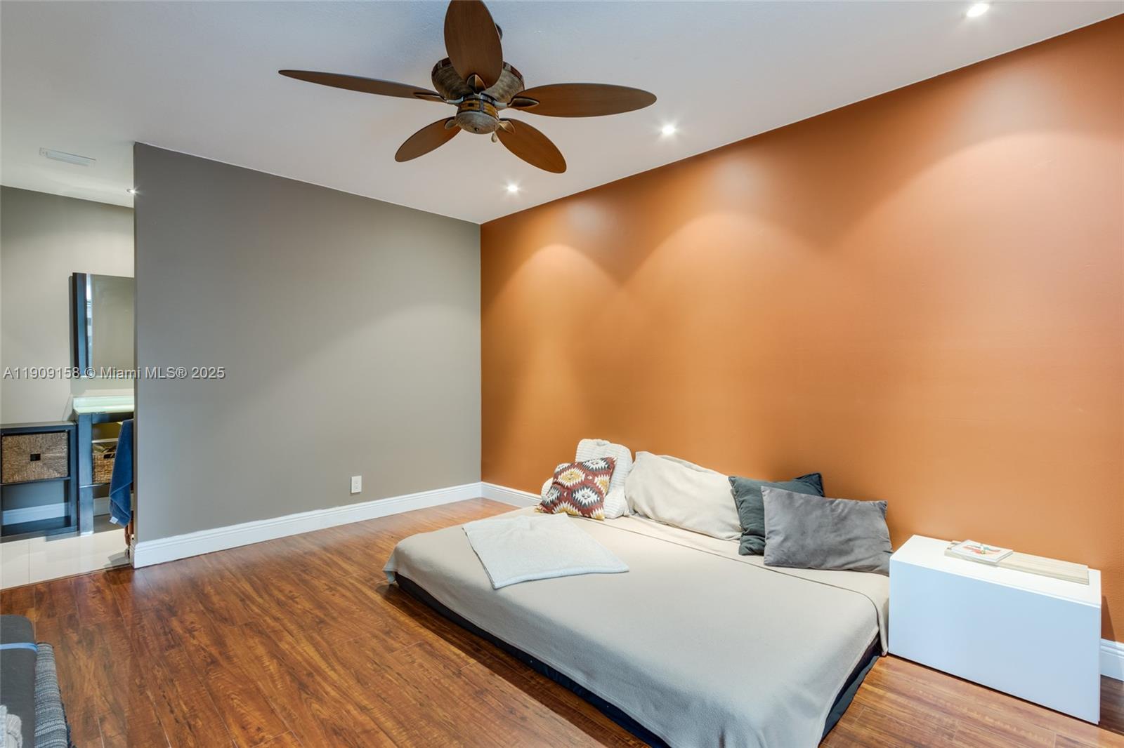 APPLEWOOD VILLAGE IV-E CO - Residential