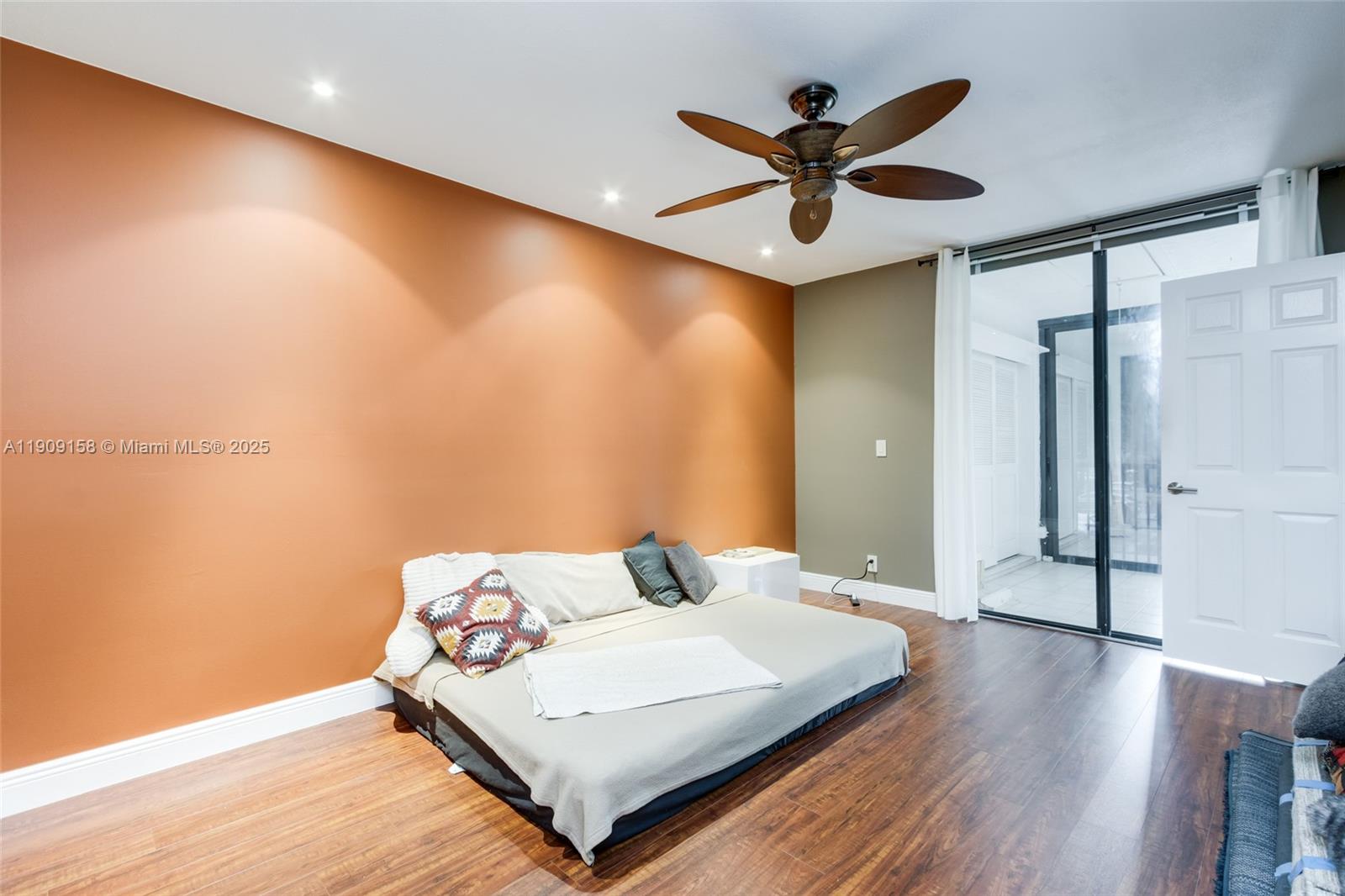 APPLEWOOD VILLAGE IV-E CO - Residential