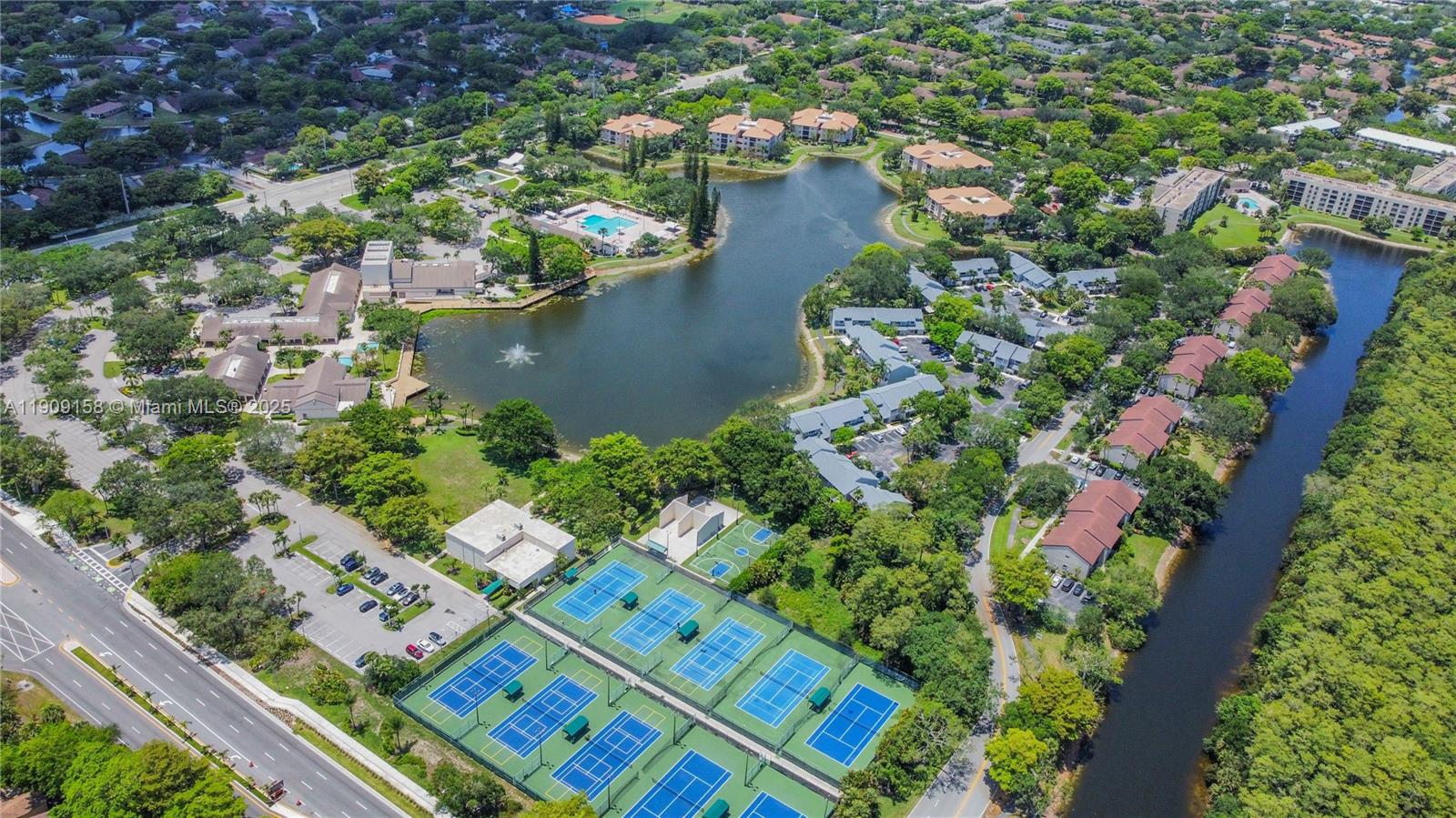 APPLEWOOD VILLAGE IV-E CO - Residential