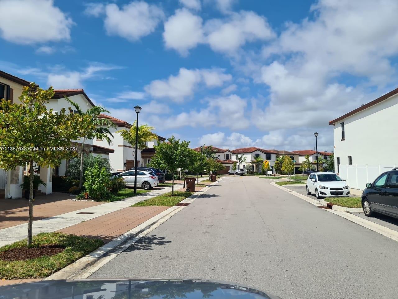 AQUABELLA NORTH REPLAT - Residential Lease