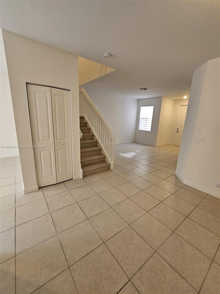 AQUABELLA NORTH REPLAT - Residential Lease