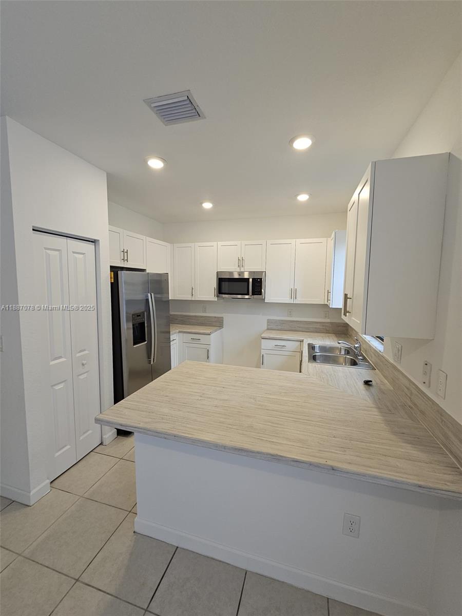 AQUABELLA NORTH REPLAT - Residential Lease