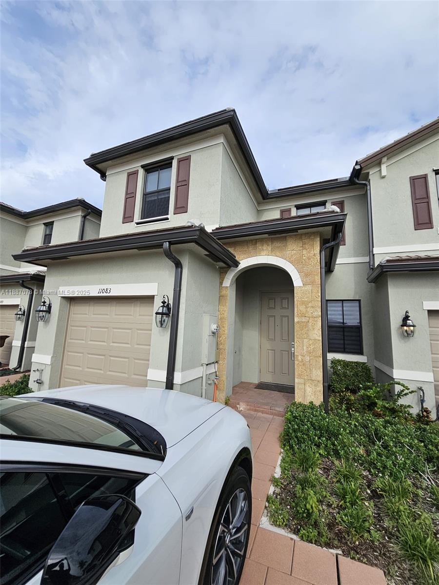 AQUABELLA NORTH REPLAT - Residential Lease