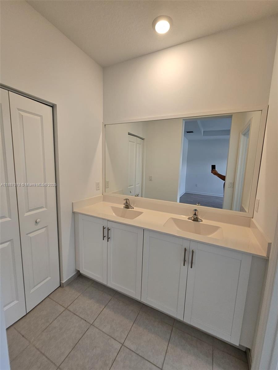 AQUABELLA NORTH REPLAT - Residential Lease