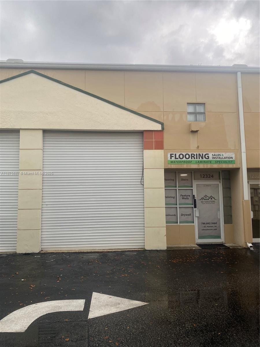 LOCATION, LOCATION,!!! close to the turnpike, Costco , and fast food restaurants.
SPECTACULAR 2- STORY WAREHOUSE
FIRST FLOOR: Perfect for storage or showroom.
Second Floor: office with bathroom and small kitchen
A unique opportunity in prime area!! AVAILABLE SEP 15, 2025
