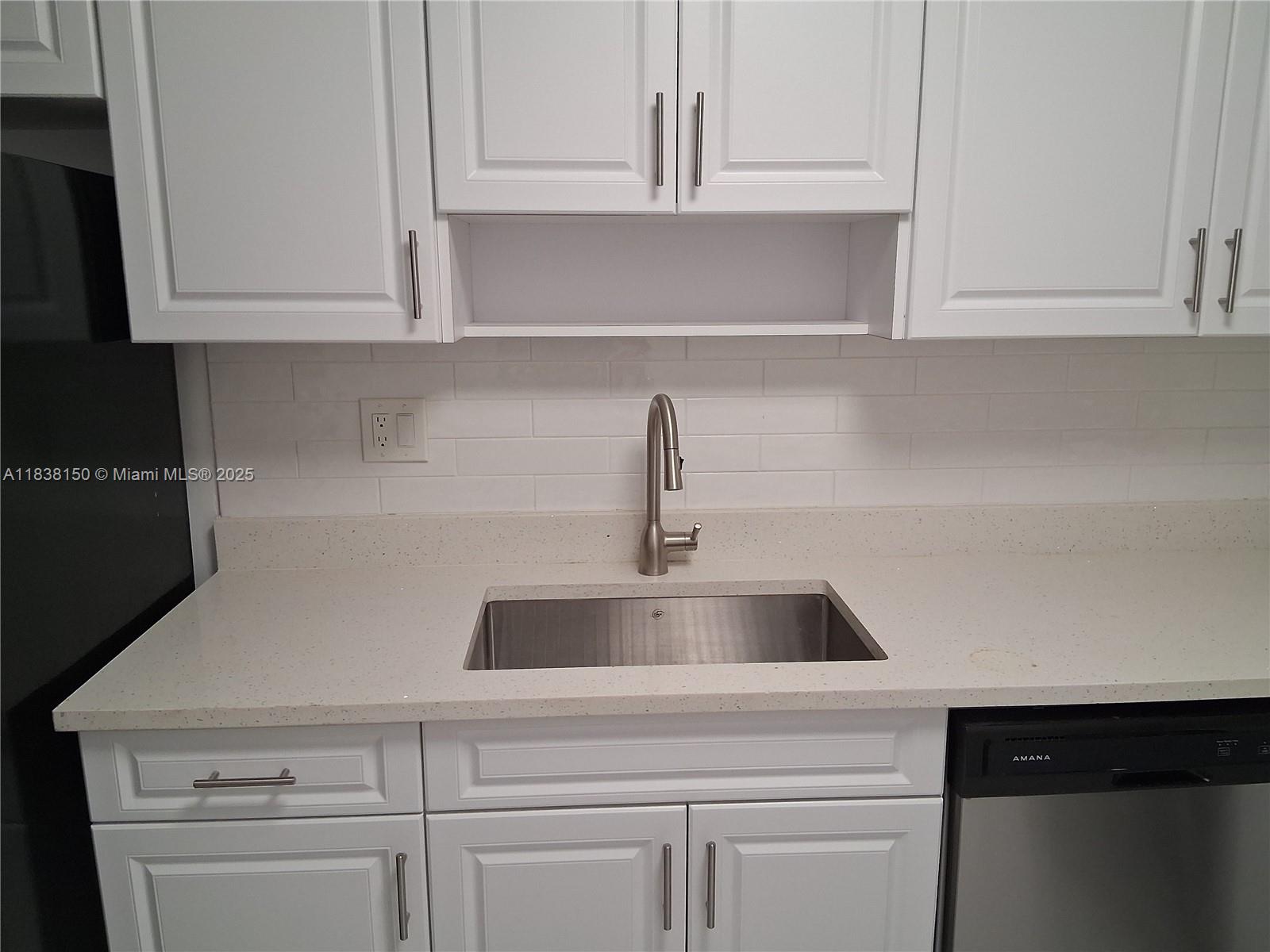 1400 St Charles Pl 516