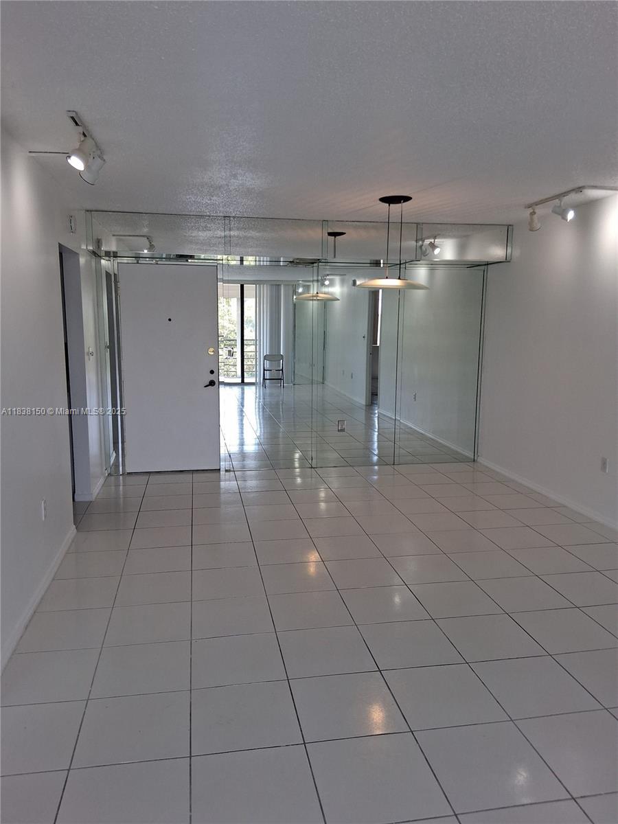 1400 St Charles Pl 516