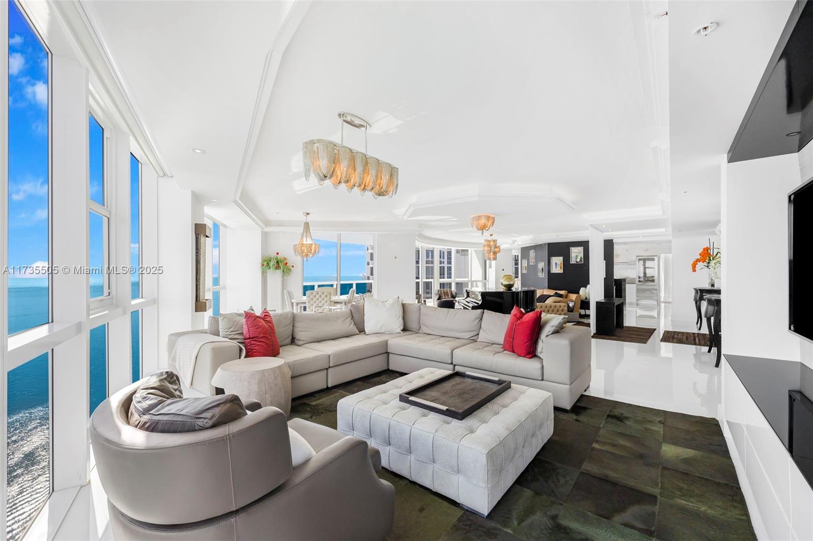 TRUMP ROYALE CONDO - Land