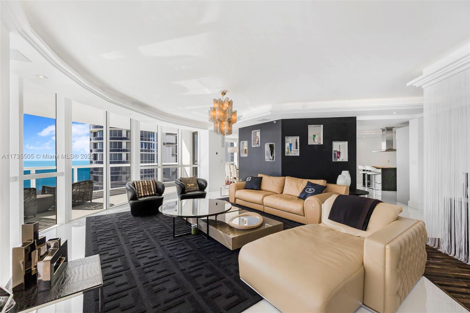 TRUMP ROYALE CONDO - Land