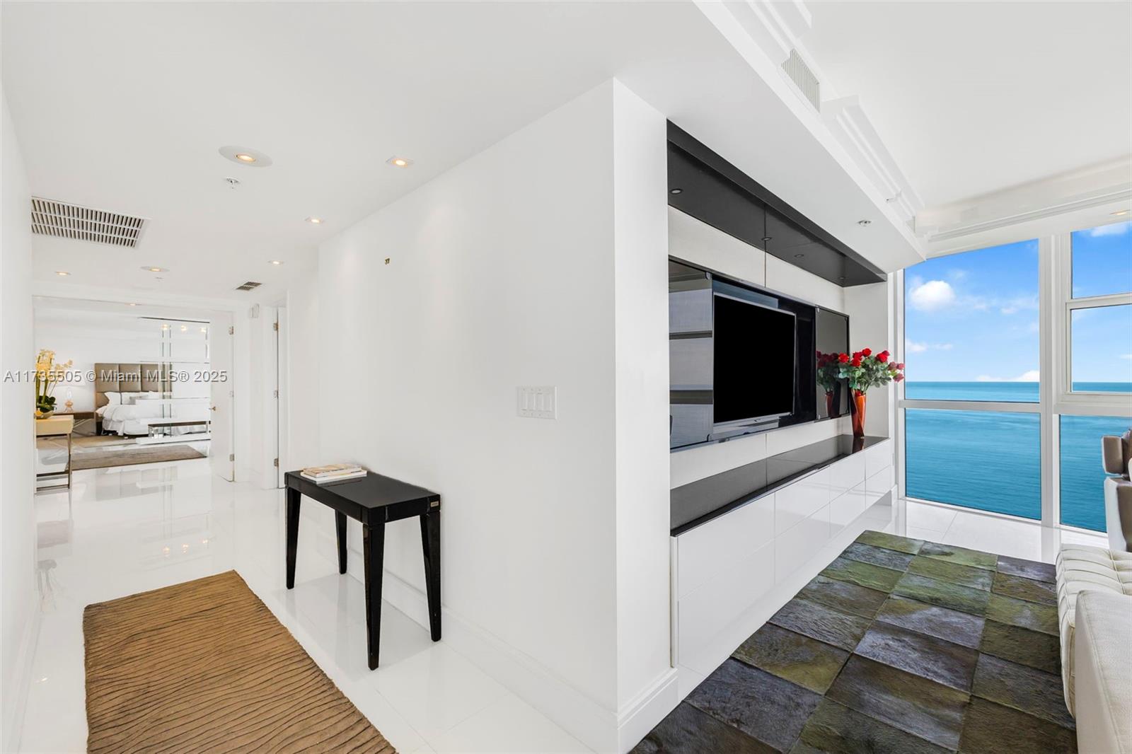 TRUMP ROYALE CONDO - Land