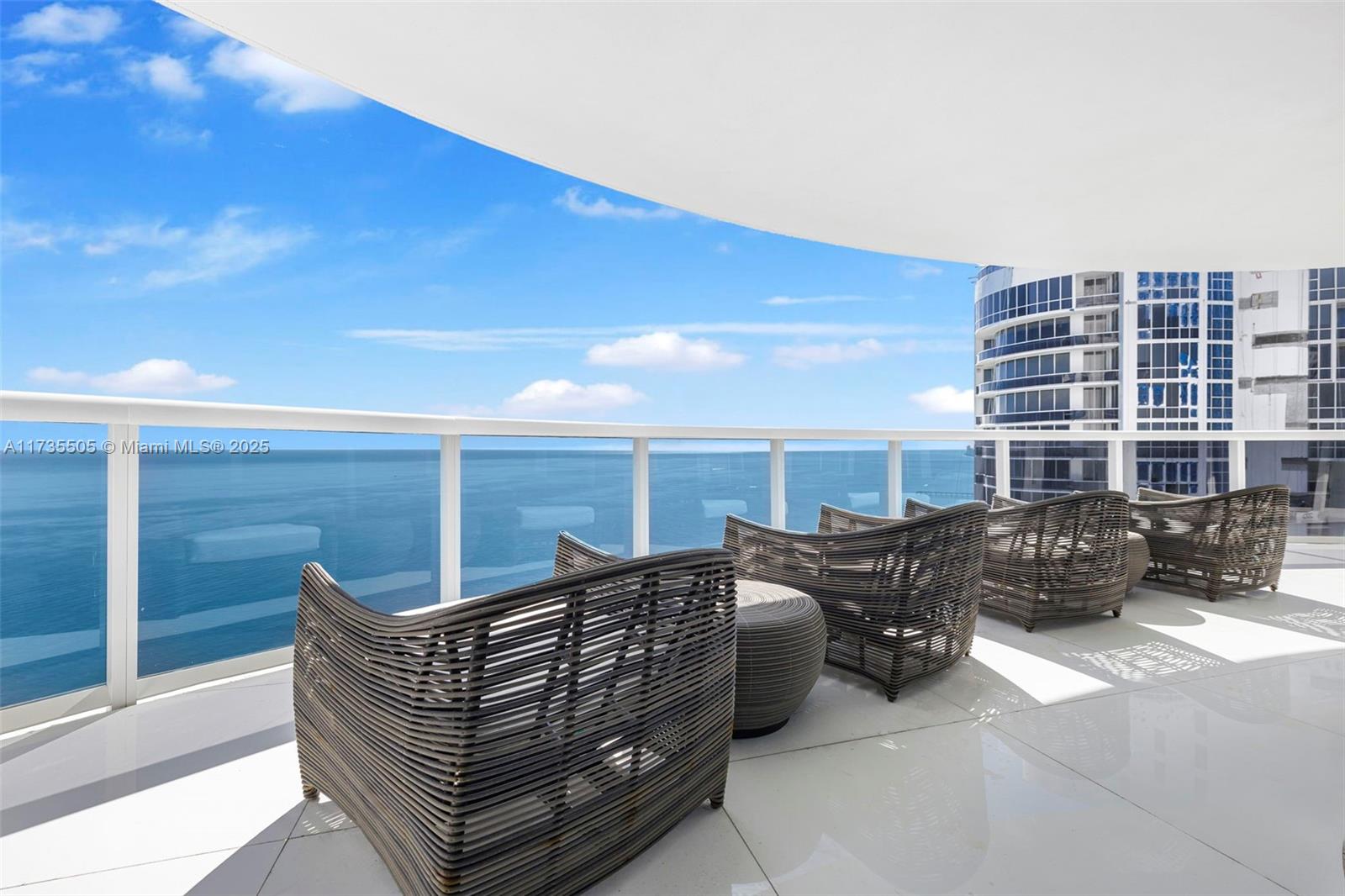 TRUMP ROYALE CONDO - Land