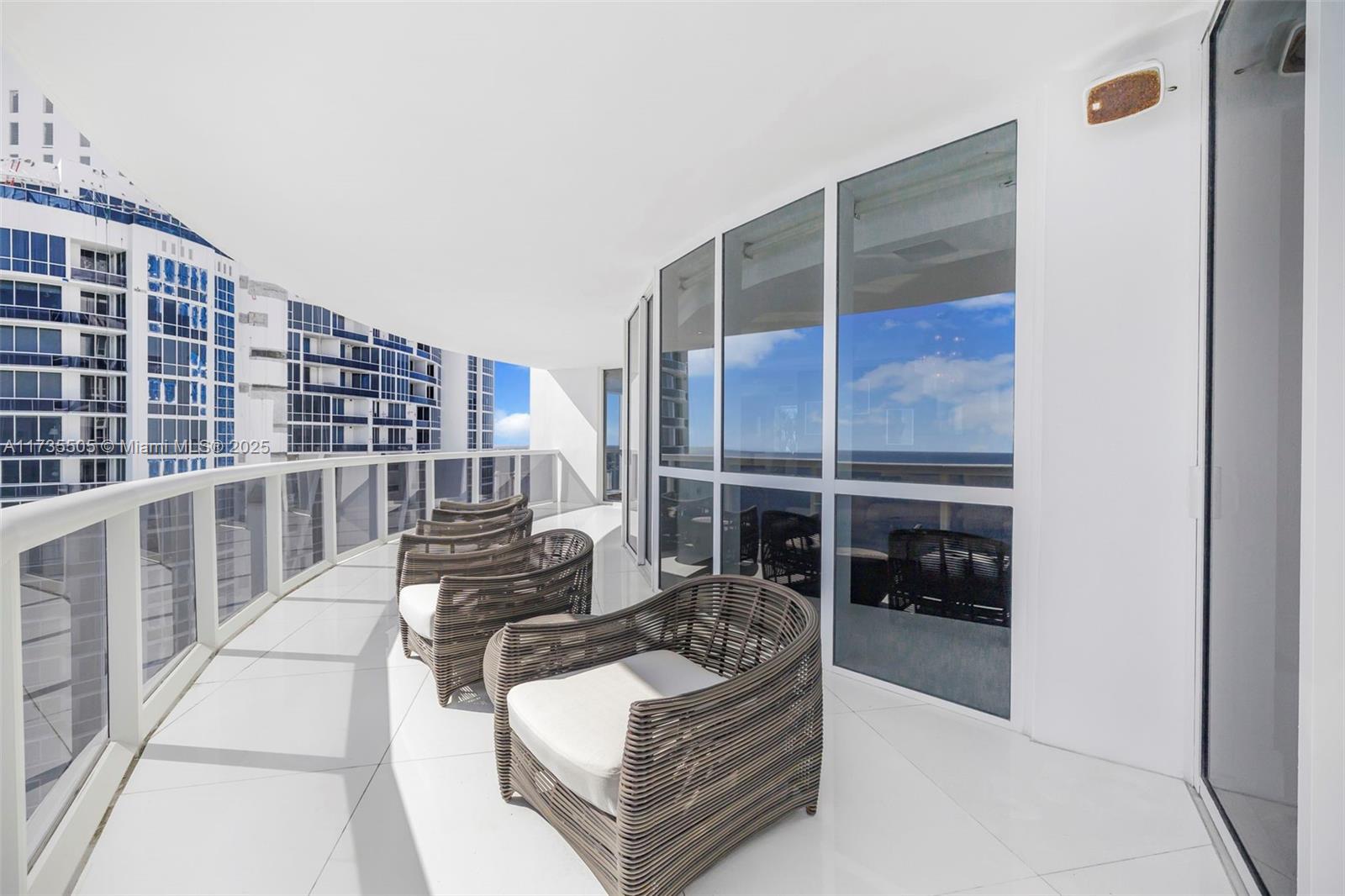 TRUMP ROYALE CONDO - Land