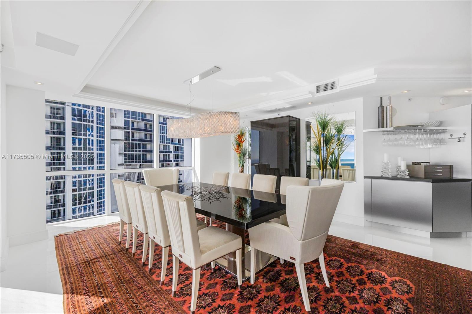 TRUMP ROYALE CONDO - Land