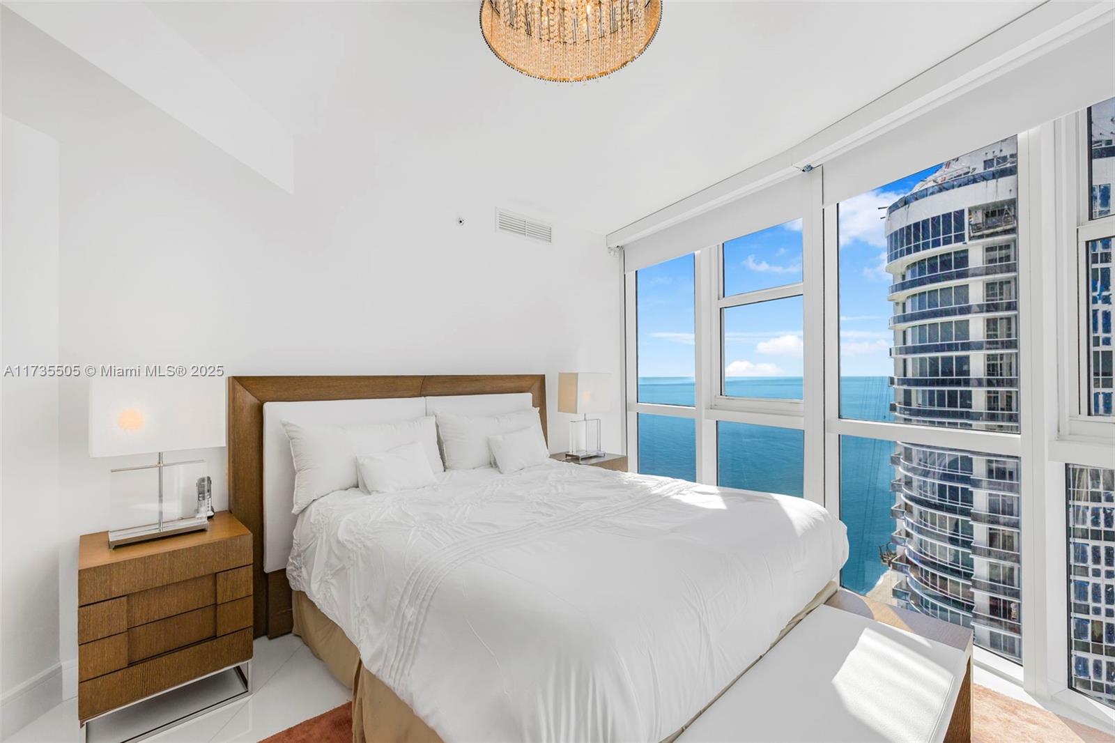 TRUMP ROYALE CONDO - Land
