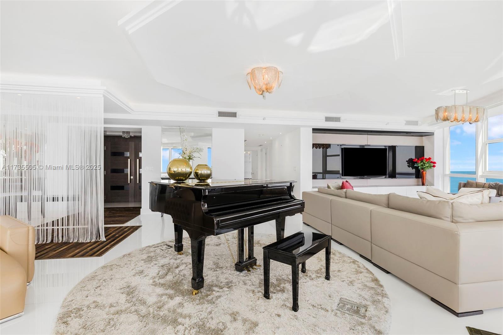 TRUMP ROYALE CONDO - Land