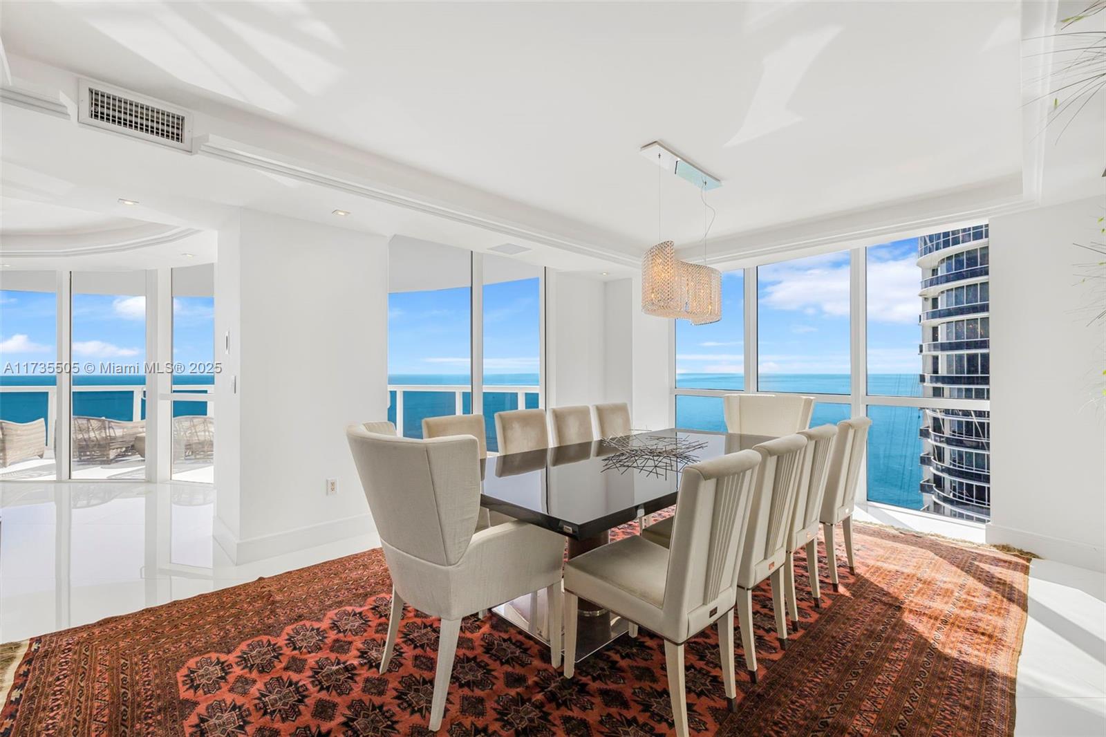 TRUMP ROYALE CONDO - Land