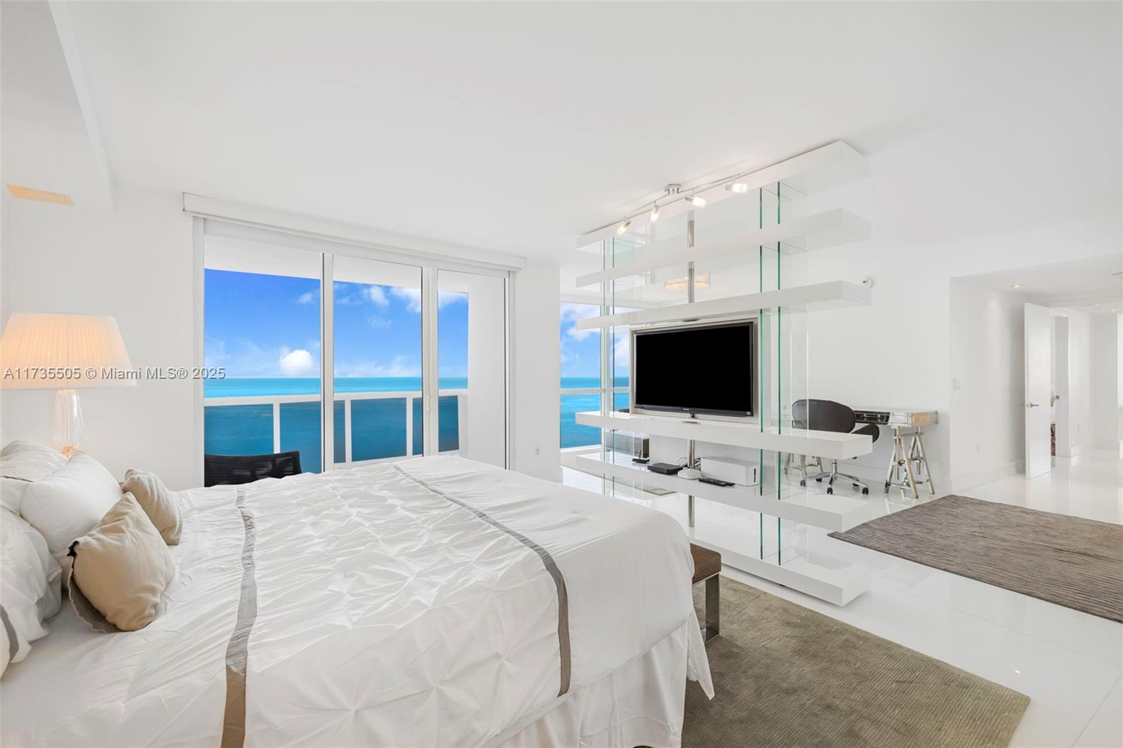 TRUMP ROYALE CONDO - Land