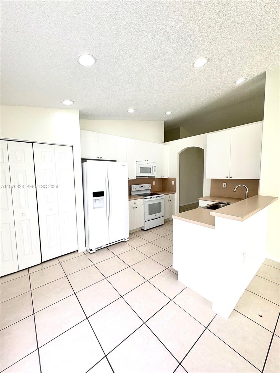 PEMBROKE FALLS PHASE 7 - Residential Lease