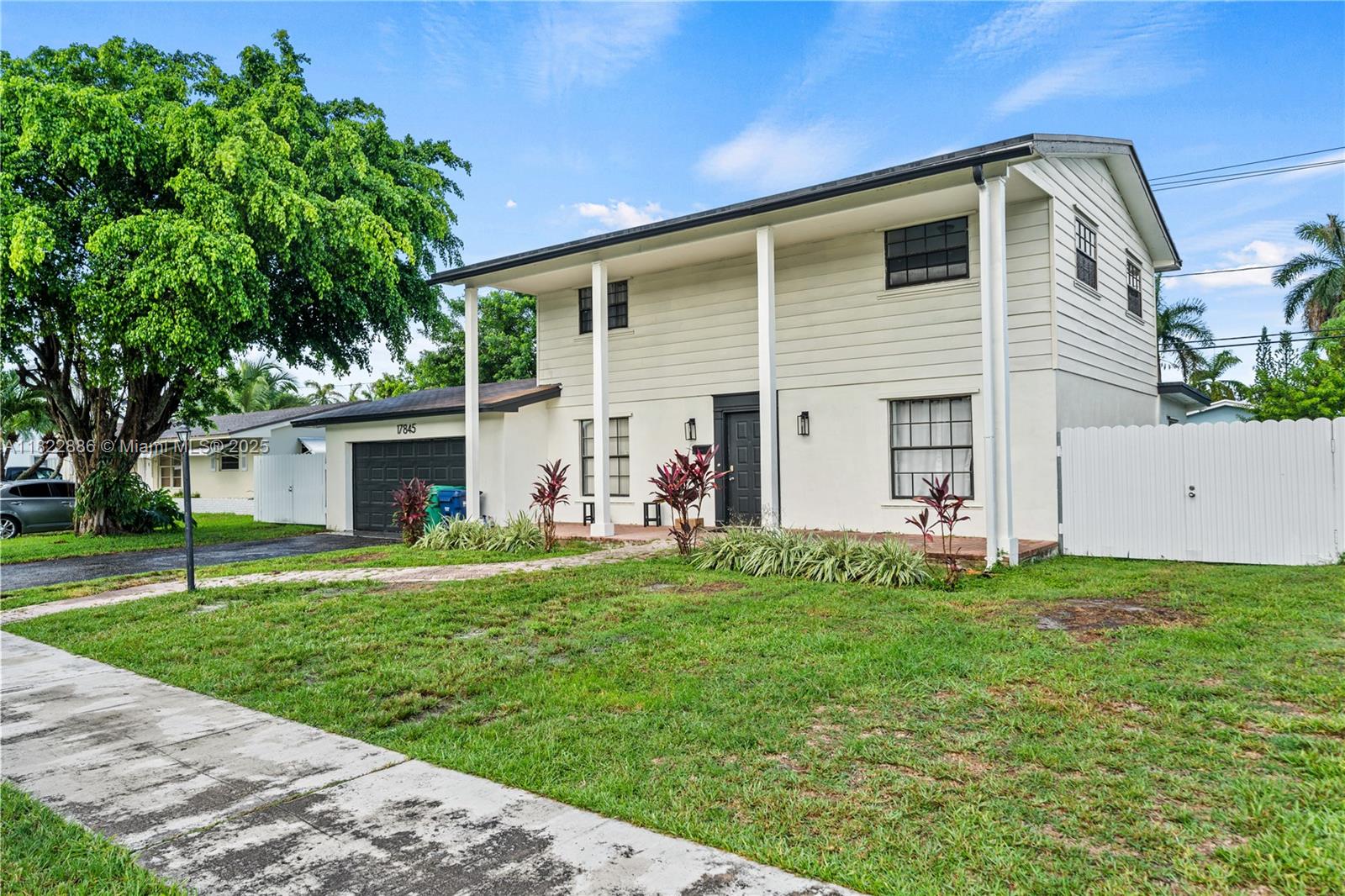 17845 Sw 112th Ct, Miami, Broward County, Florida - 5 Bedrooms  
3 Bathrooms - 