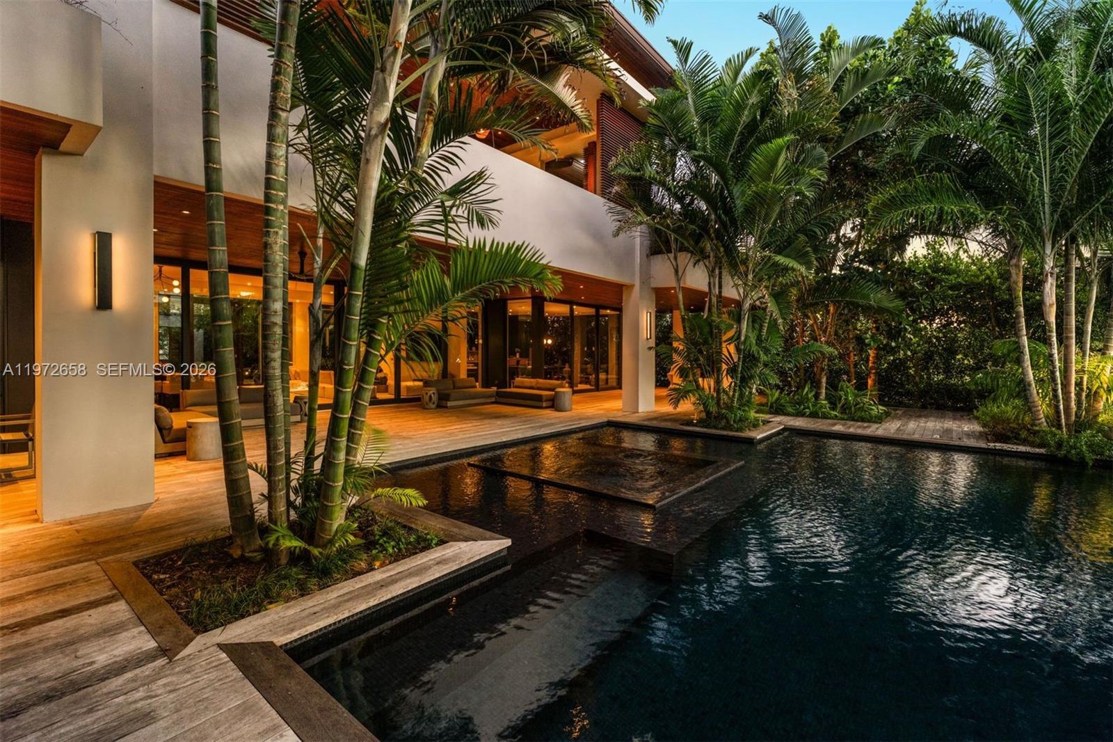 SUNRISE HARBOUR REV PL - Residential