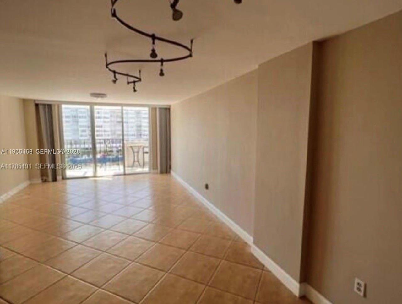 COMMODORE PLAZA CONDO - Residential