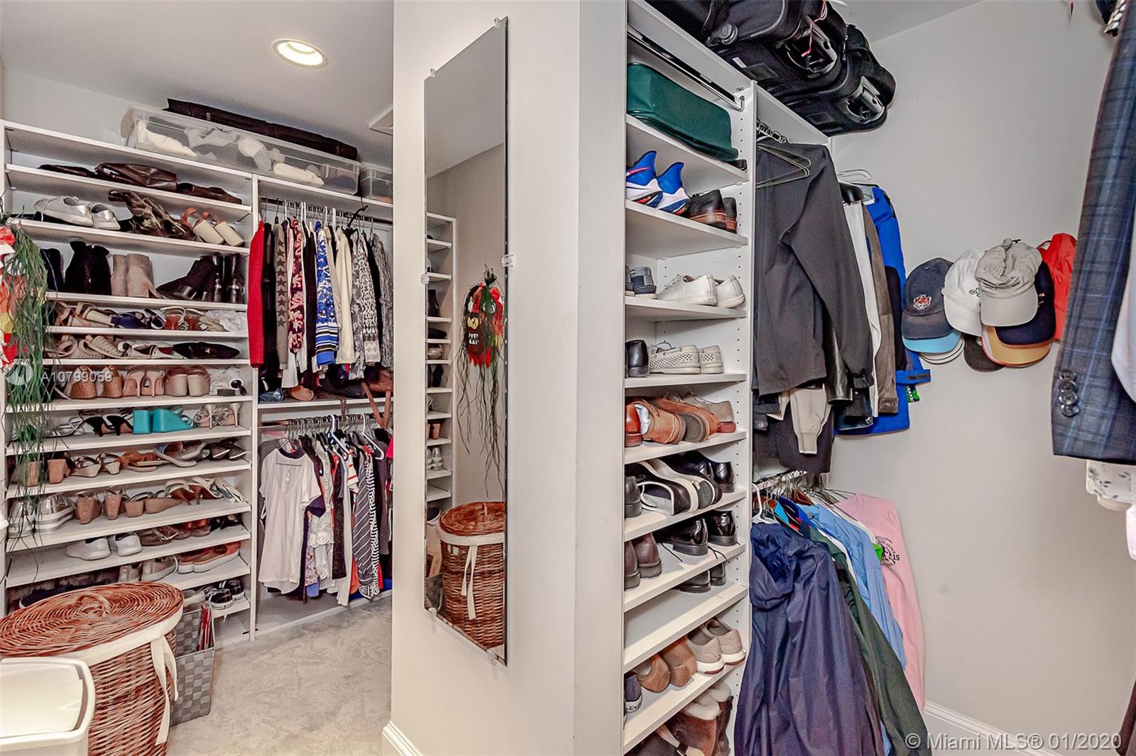 HOLIDAY COLONY - Residential