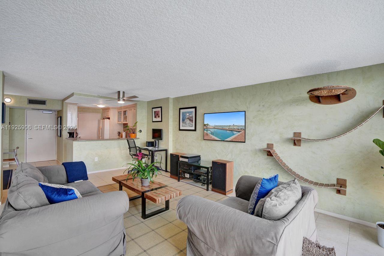 BAYVIEW TERR CONDO - Residential